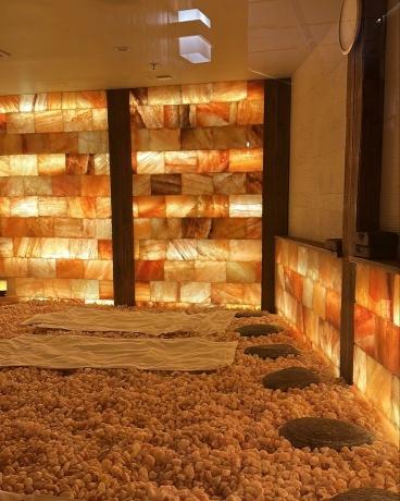 Glowing Within: The Beauty and Skin Benefits of Himalayan Salt Bricks for Women